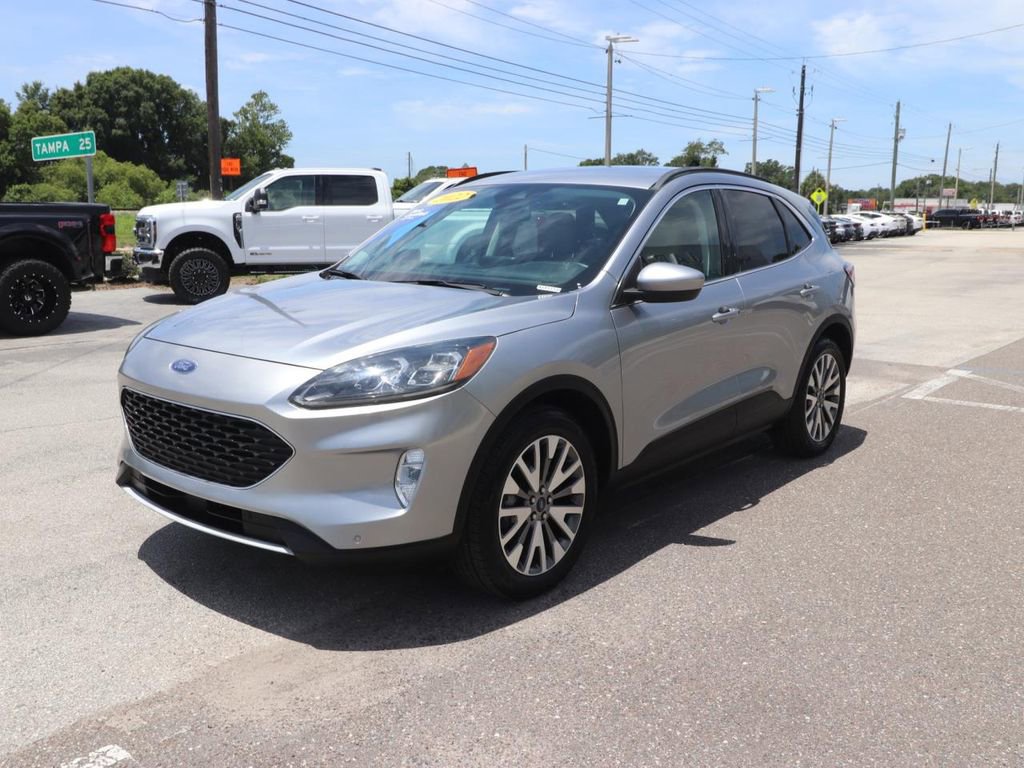 Certified 2022 Ford Escape Titanium AWD/4WD image 3