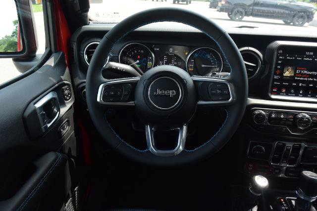Used 2023 Jeep Wrangler Unlimited Rubicon 4xe w/ Cold Weather Group AWD/4WD image 17