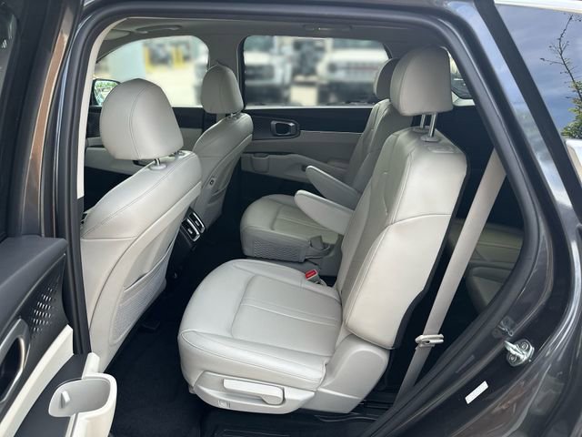Used 2022 Kia Sorento EX w/ Panoramic Sunroof Package FWD image 24