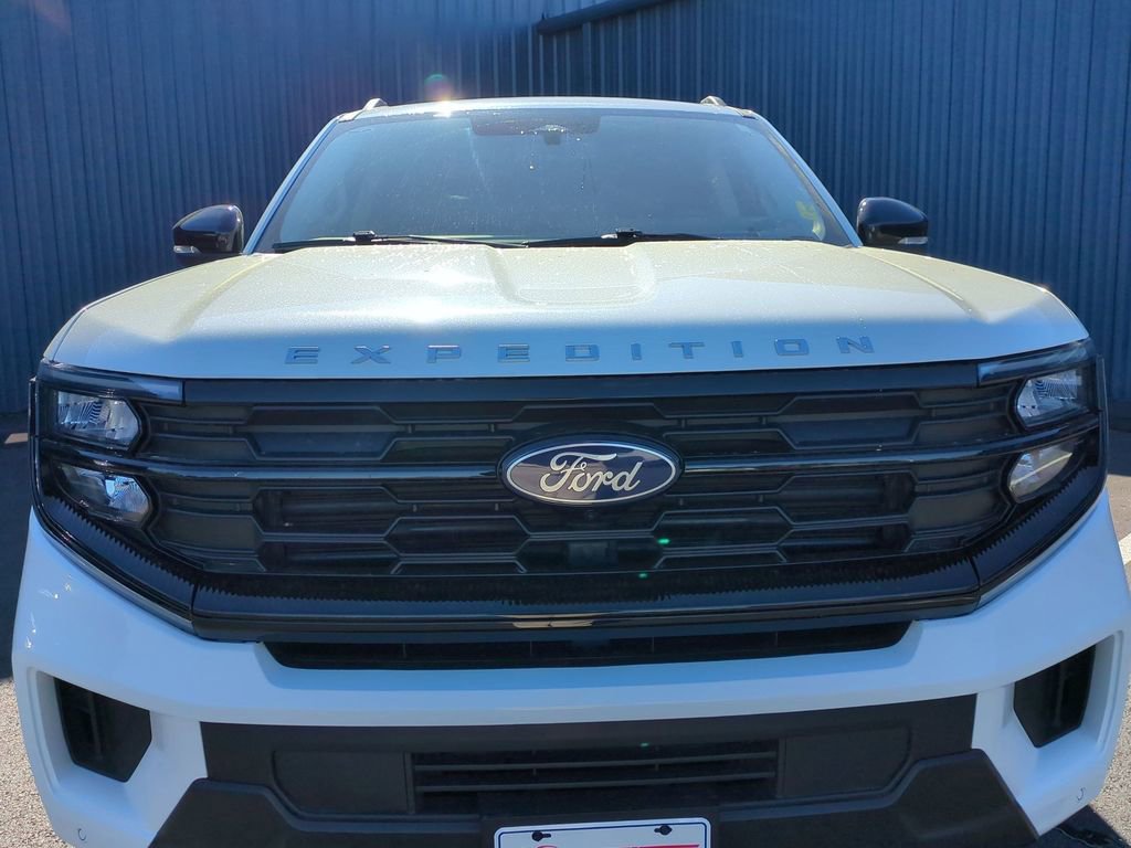 Certified 2025 Ford Expedition Active AWD/4WD image 3