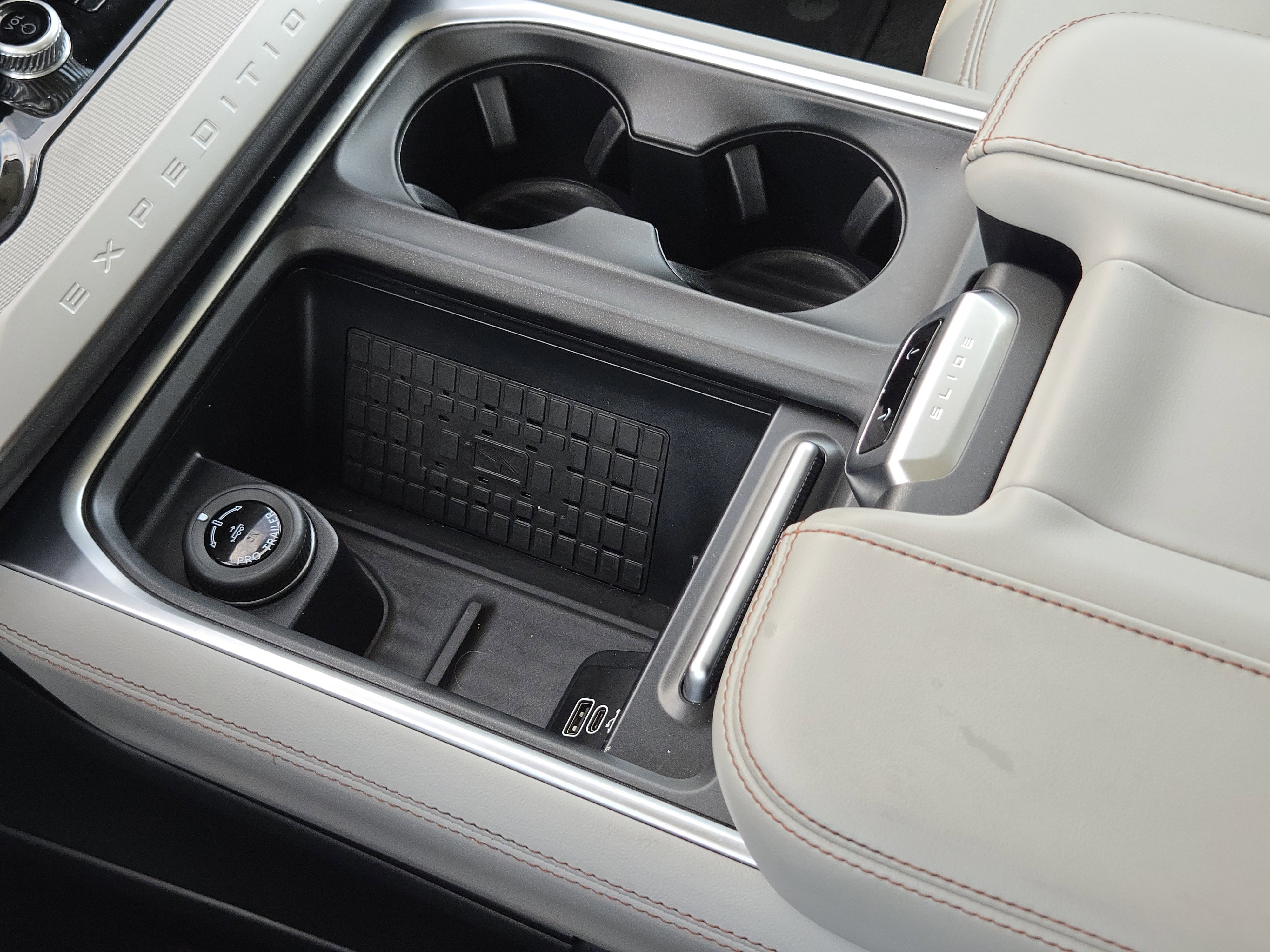 Certified 2025 Ford Expedition Active AWD/4WD image 21