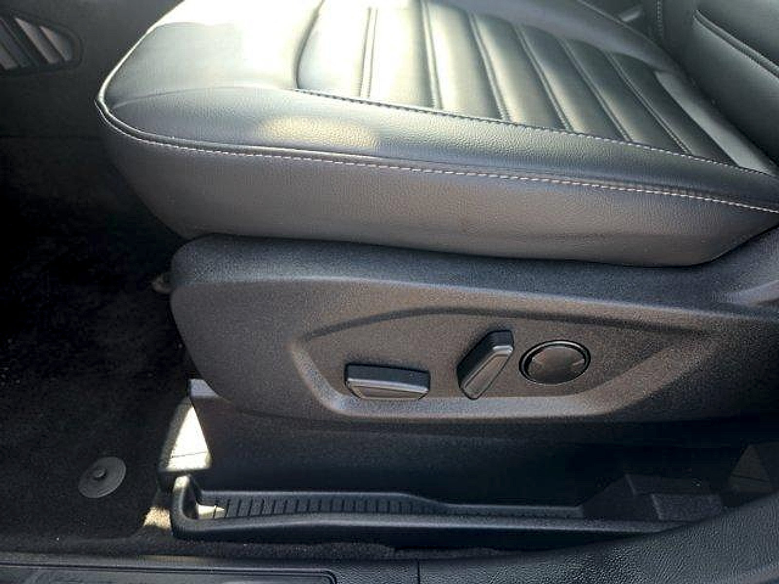 Certified 2024 Ford Edge SEL w/ Convenience Package AWD/4WD image 12