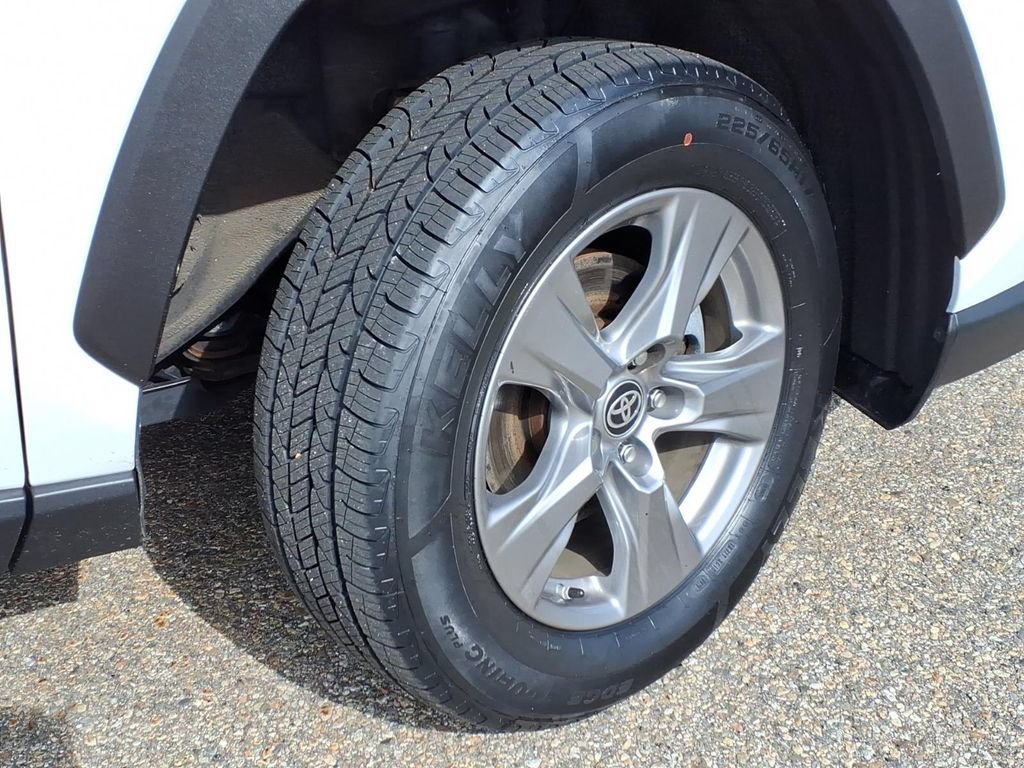 Used 2024 Toyota RAV4 LE AWD/4WD image 9
