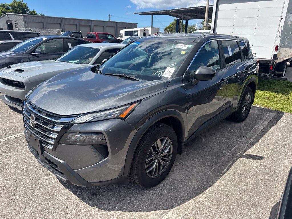 Used 2025 Nissan Rogue S AWD/4WD image 1