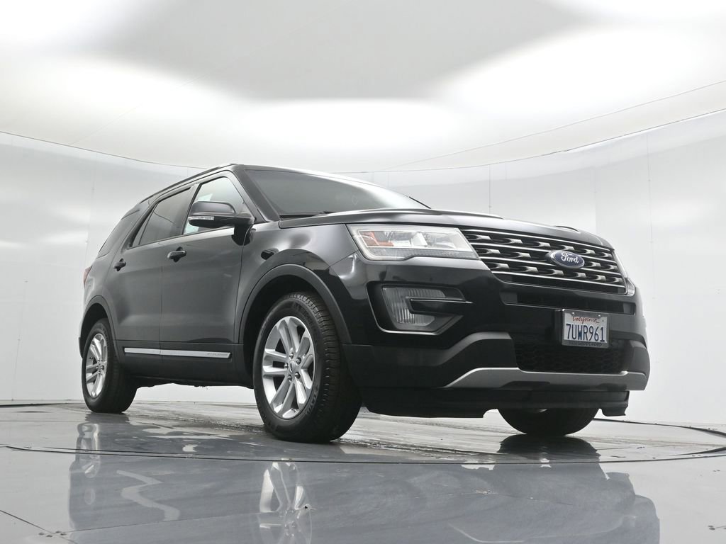 Certified 2017 Ford Explorer XLT image 5