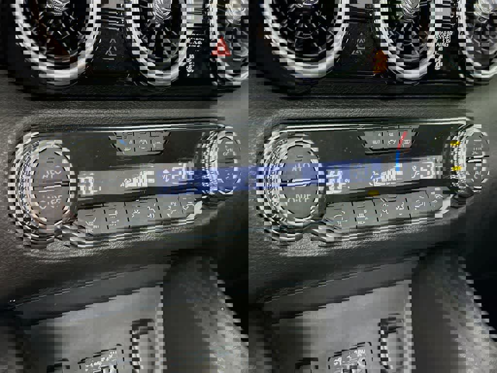 Used 2025 Nissan Sentra SR w/ SR Premium Package image 20