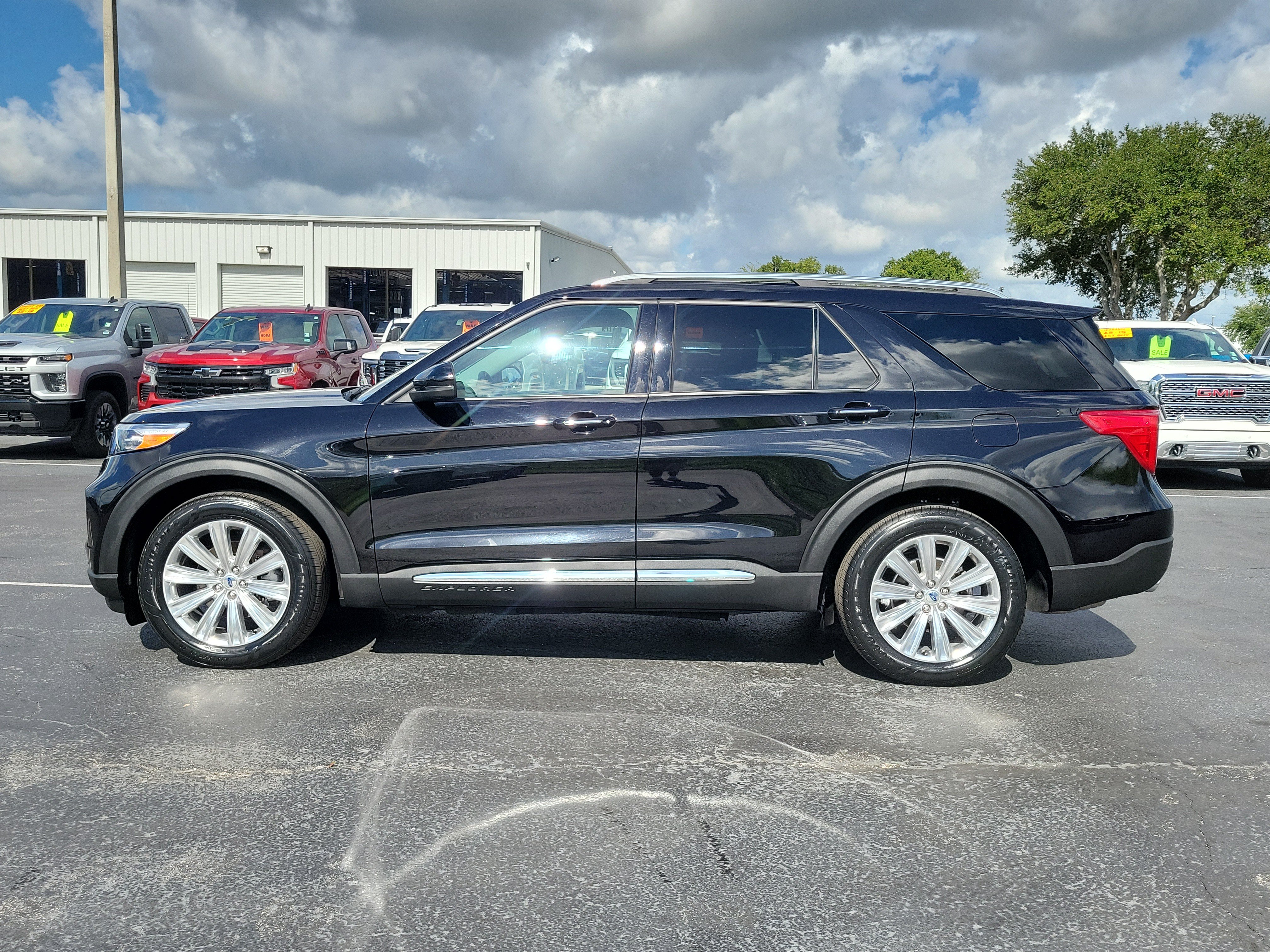 Certified 2023 Ford Explorer Limited w/ Limited Technology Package RWD image 6