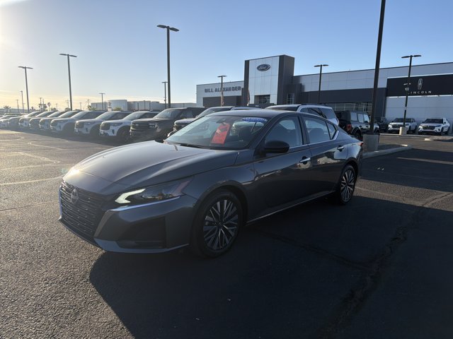 Used 2025 Nissan Altima 2.5 SV FWD image 1
