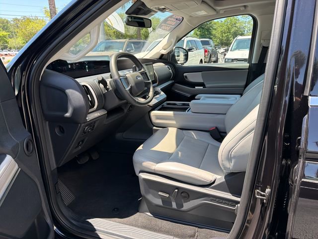 Certified 2025 Ford Expedition Active AWD/4WD image 9
