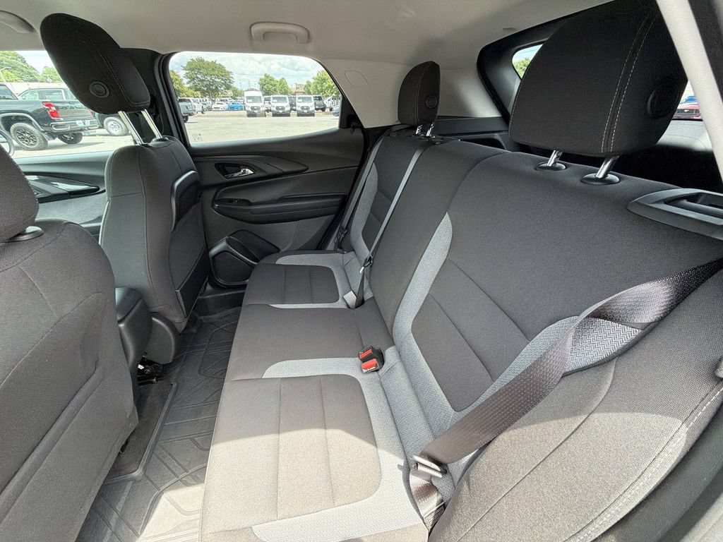 Used 2023 Chevrolet TrailBlazer LT FWD image 23