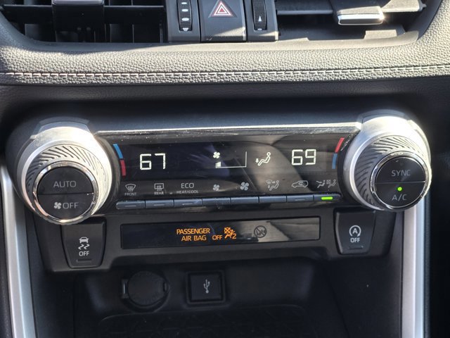 Used 2021 Toyota RAV4 XLE Premium image 17