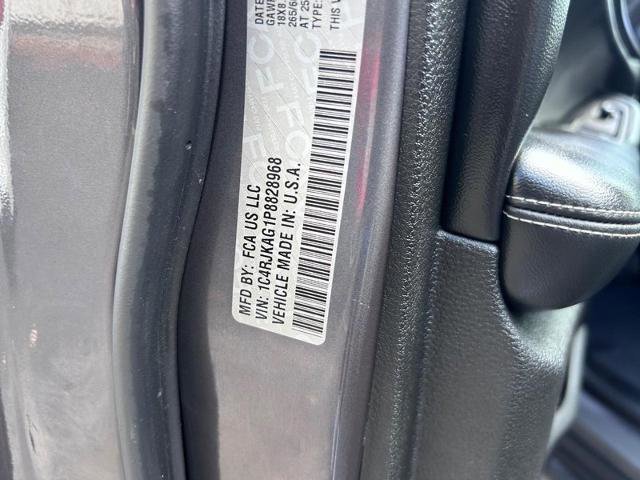 Used 2023 Jeep Grand Cherokee L Laredo image 25