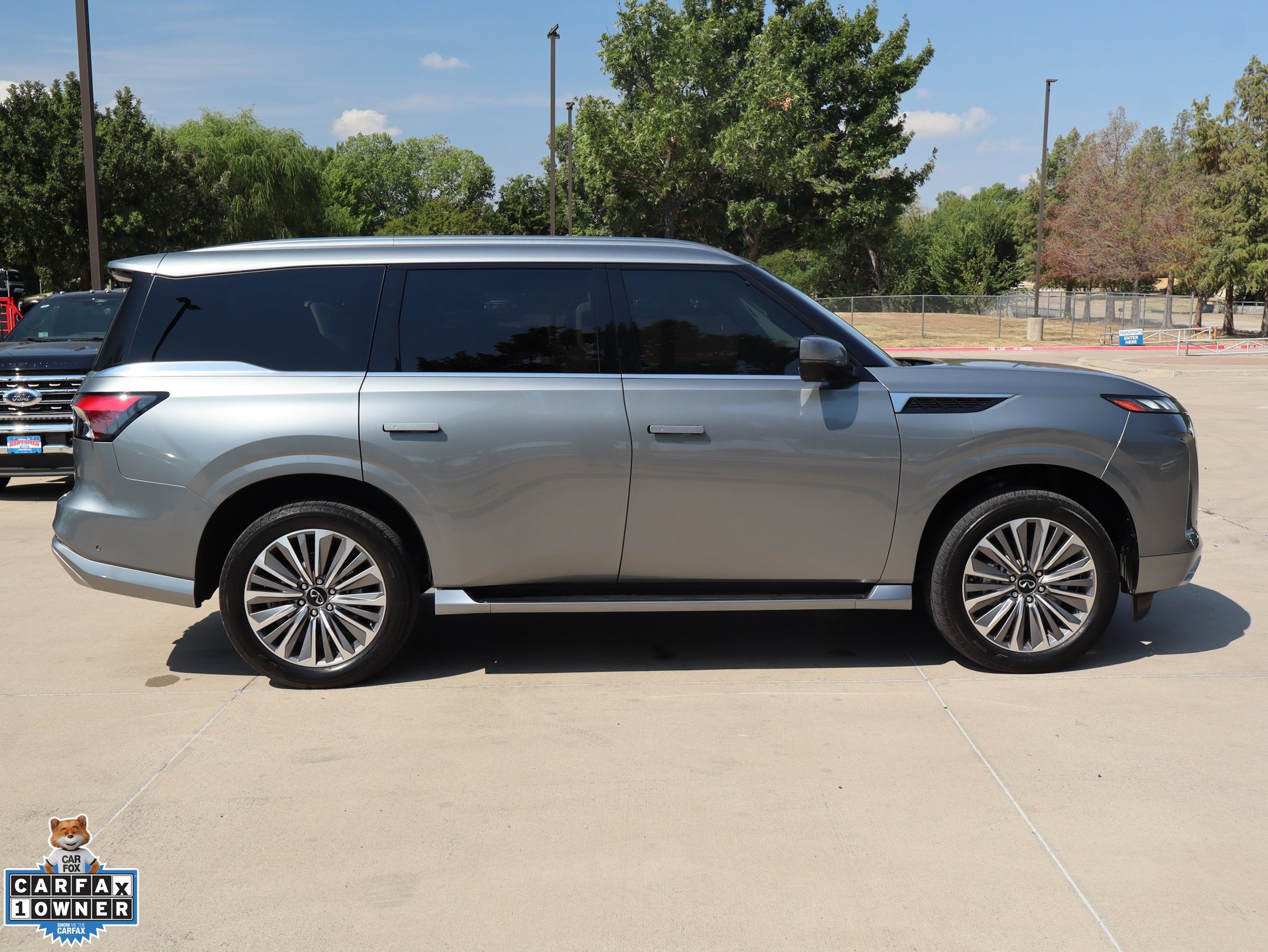 Used 2025 INFINITI QX80 Sensory AWD/4WD image 2