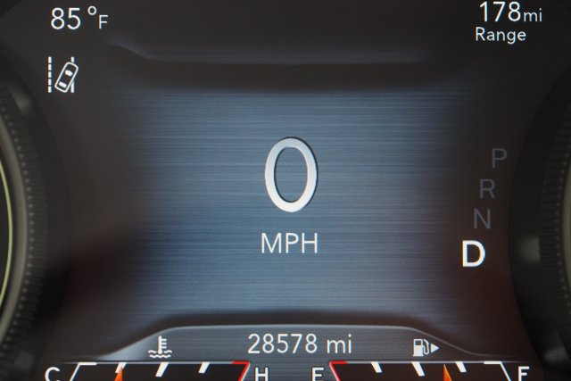 Used 2021 Jeep Cherokee Latitude Lux w/ Comfort/Convenience Group AWD/4WD image 31