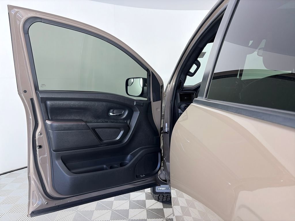 Used 2022 Nissan Titan PRO-4X w/ Pro-4x Convenience Package AWD/4WD image 10