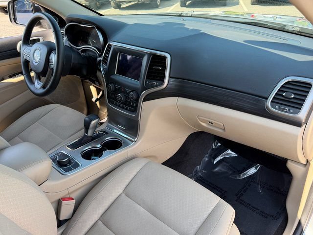 Used 2019 Jeep Grand Cherokee Laredo AWD/4WD image 32