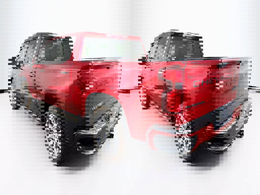 Used 2021 Chevrolet Silverado 1500 High Country w/ Technology Package image 3