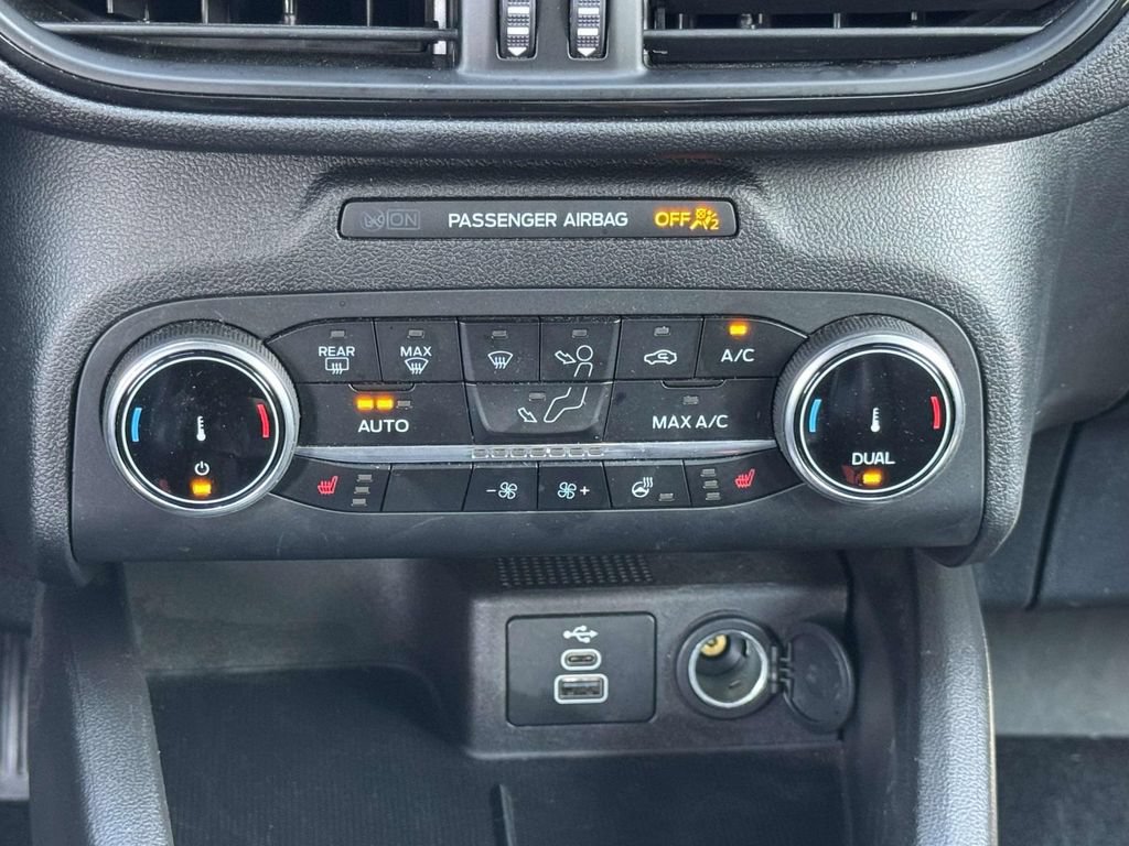 Certified 2025 Ford Escape ST-Line Select AWD/4WD image 5