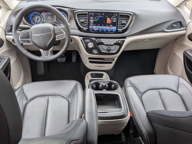 Used 2024 Chrysler Pacifica Touring-L FWD image 27