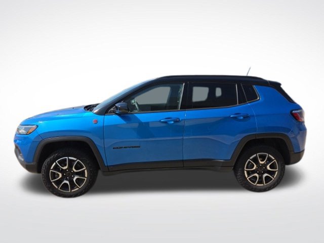 Used 2025 Jeep Compass Trailhawk AWD/4WD image 6