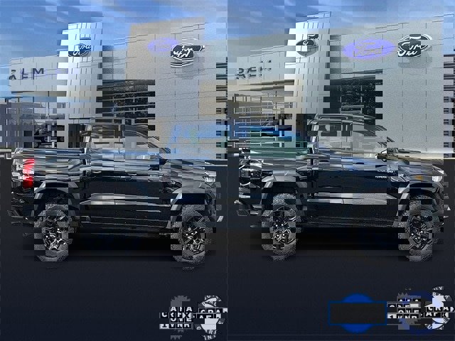 Used 2024 Chevrolet Colorado Trail Boss w/ Advanced Trailering Package image 2