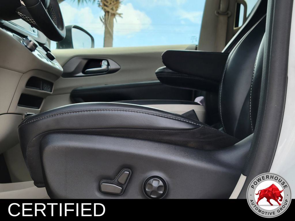Used 2023 Chrysler Pacifica Touring-L FWD image 26