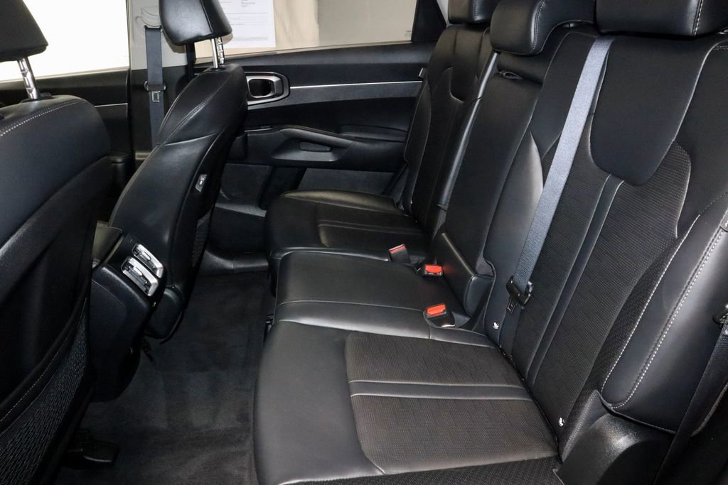 Used 2025 Kia Sorento S FWD image 22