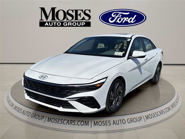 Used 2025 Hyundai Elantra SEL FWD image 3