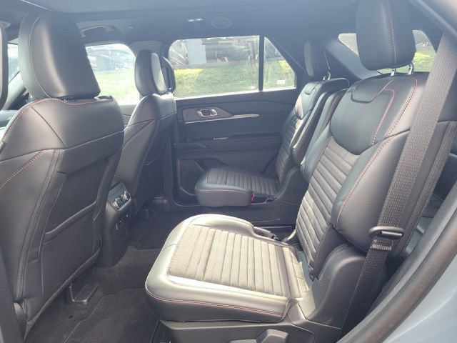 Certified 2025 Ford Explorer ST-Line w/ Premium Package AWD/4WD image 15