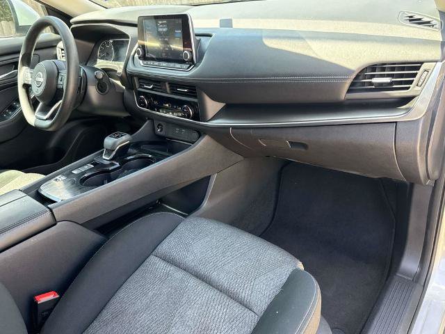 Used 2024 Nissan Rogue SV FWD image 18