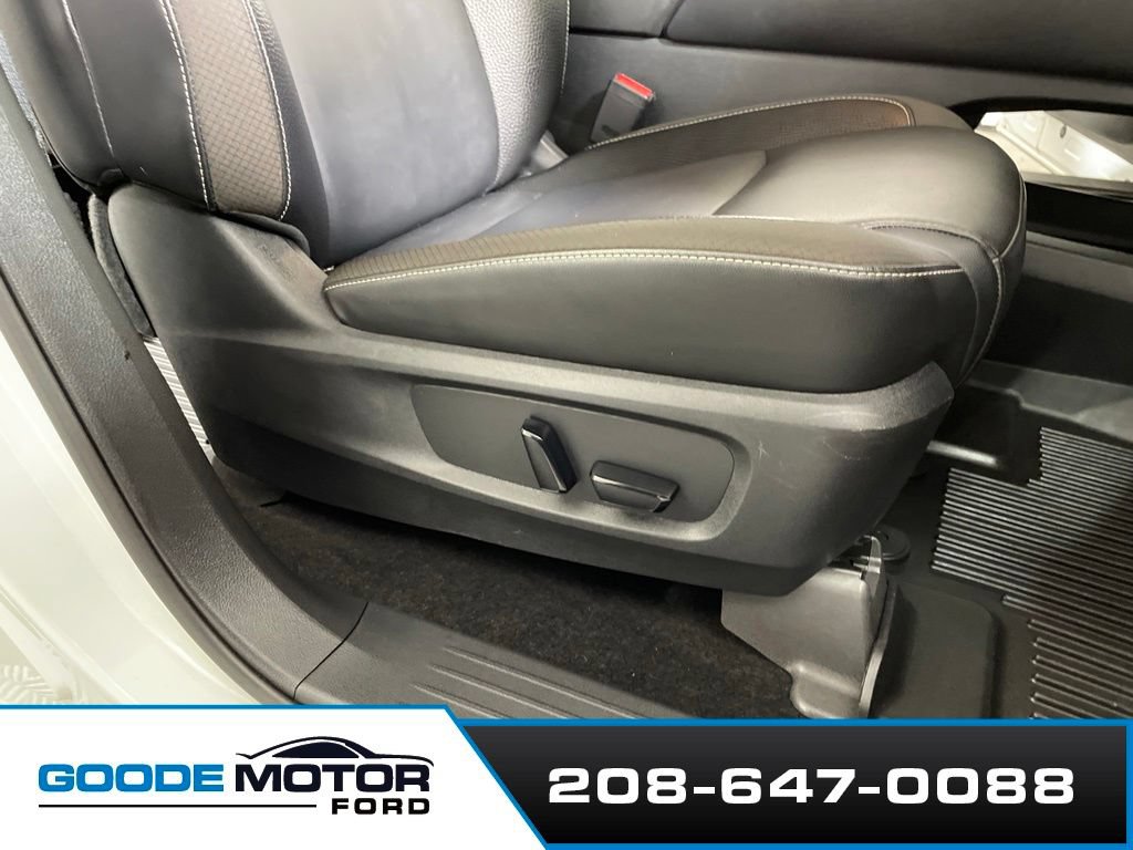 Used 2022 Nissan Pathfinder SL w/ Cargo Package AWD/4WD image 25