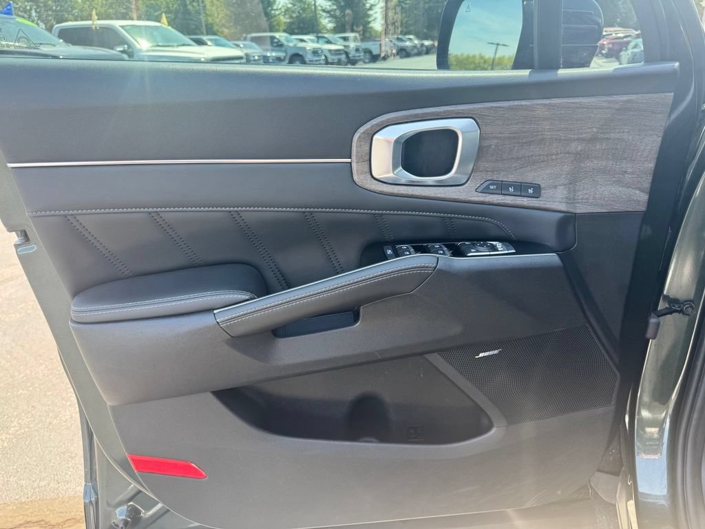 Used 2022 Kia Sorento SX Prestige AWD/4WD image 2
