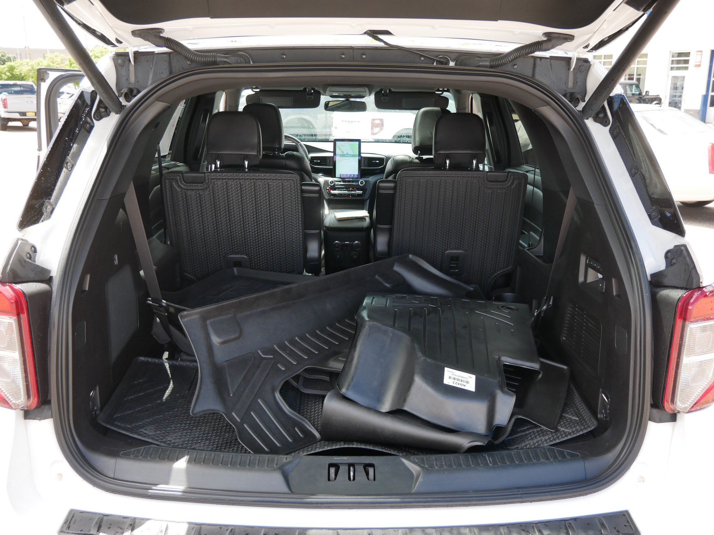 Certified 2020 Ford Explorer ST w/ Premium Technology Package AWD/4WD image 18