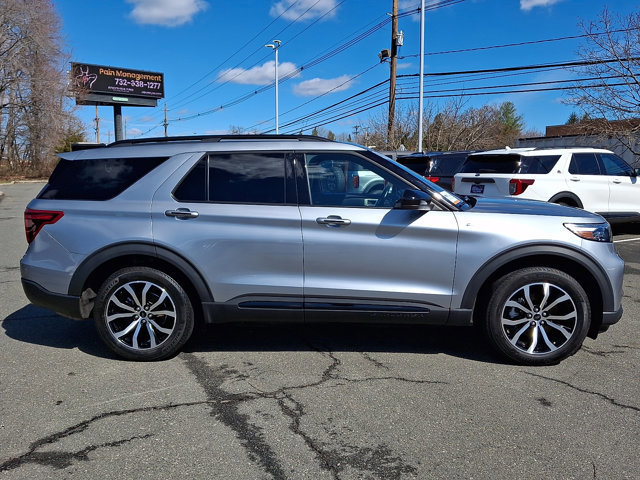 Certified 2023 Ford Explorer ST-Line w/ Class IV Trailer Tow Package image 3