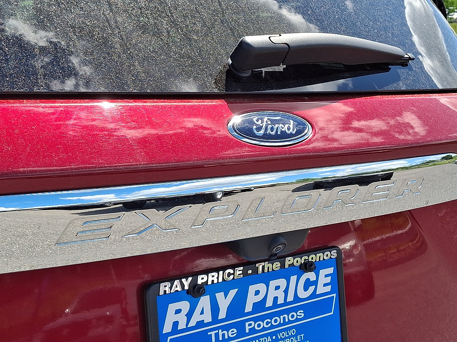 Certified 2022 Ford Explorer XLT w/ Equipment Group 202A AWD/4WD image 30