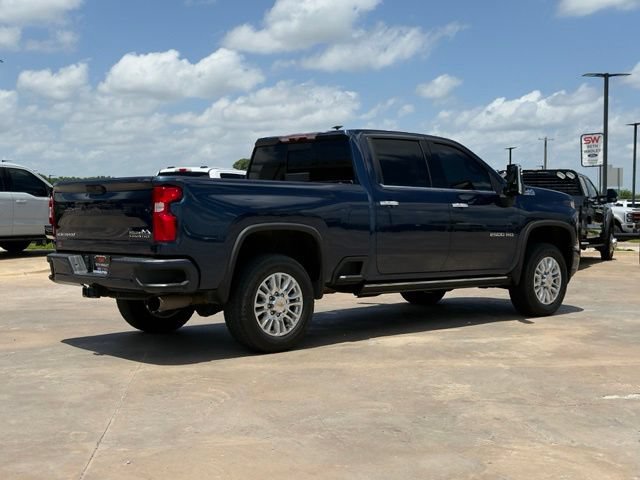 Used 2022 Chevrolet Silverado 2500 High Country AWD/4WD image 2