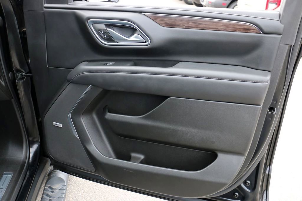 Used 2022 Chevrolet Suburban Z71 w/ Luxury Package image 37
