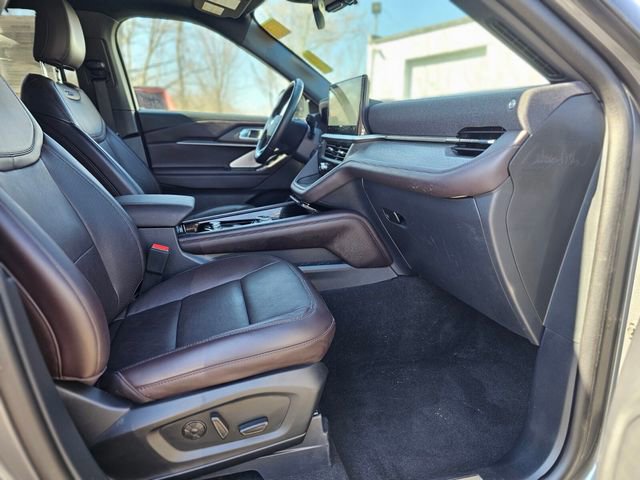 Certified 2025 Ford Explorer Platinum image 11