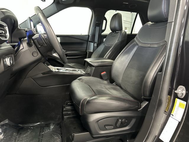 Certified 2022 Ford Explorer ST w/ ST Street Pack image 4