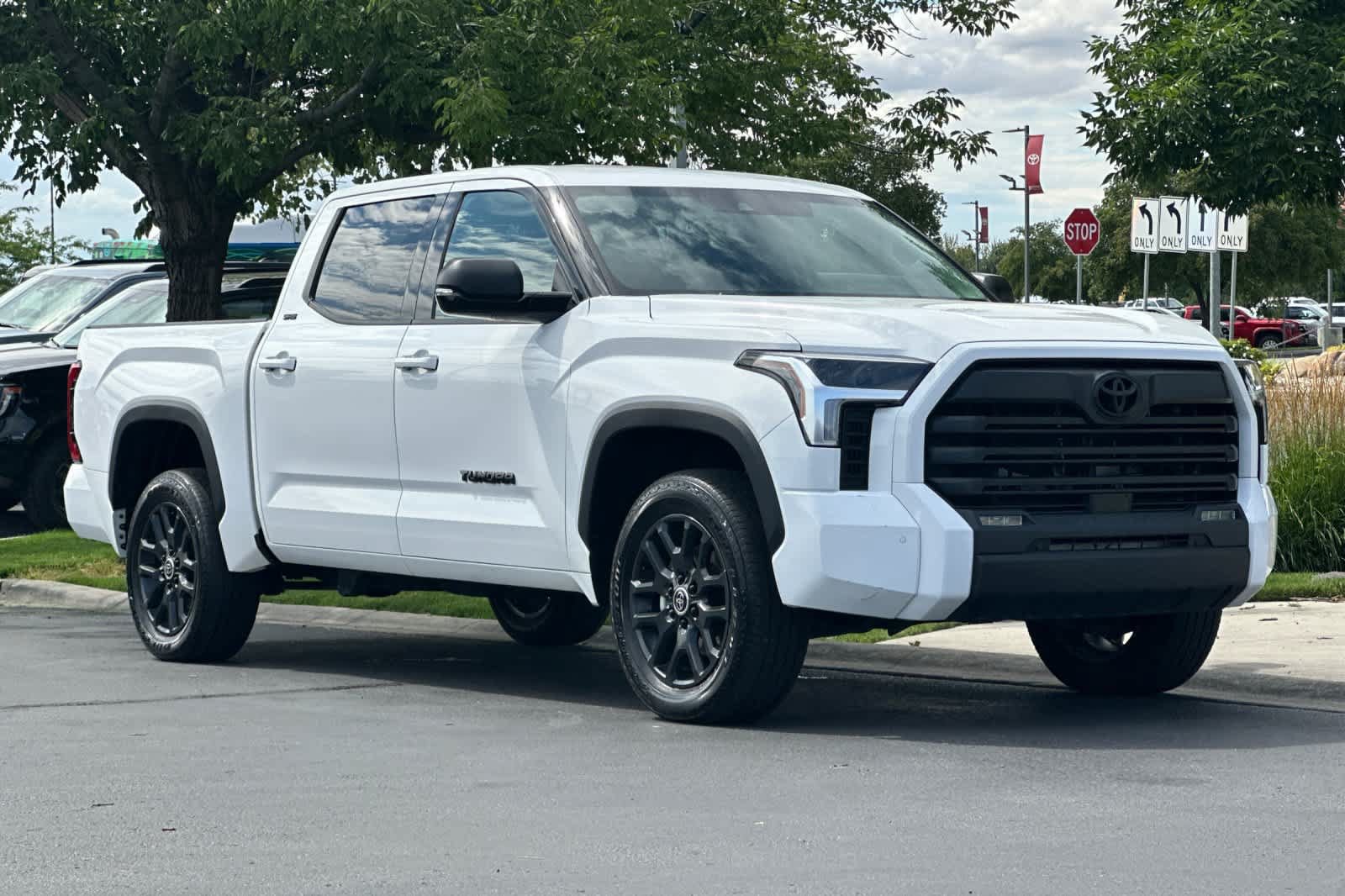 Used 2023 Toyota Tundra SR5 w/ SR5 Premium Package AWD/4WD image 9