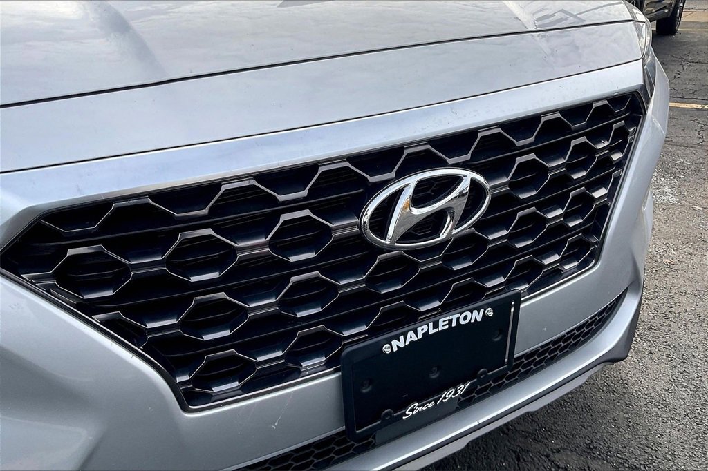 Used 2020 Hyundai Santa Fe SE image 29