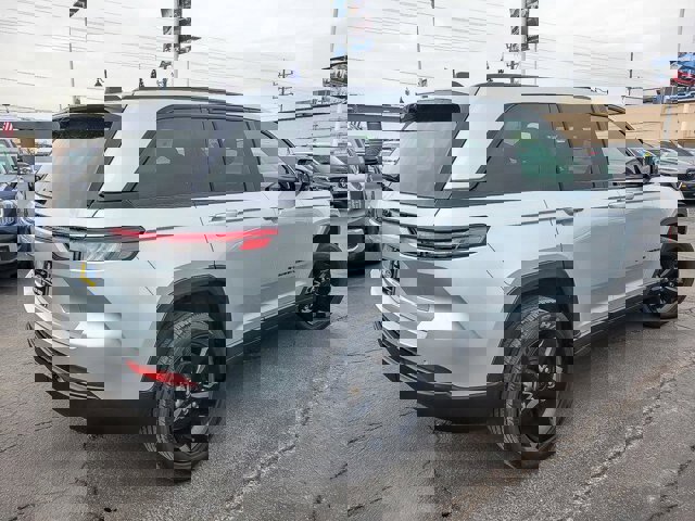 Used 2023 Jeep Grand Cherokee Altitude image 5