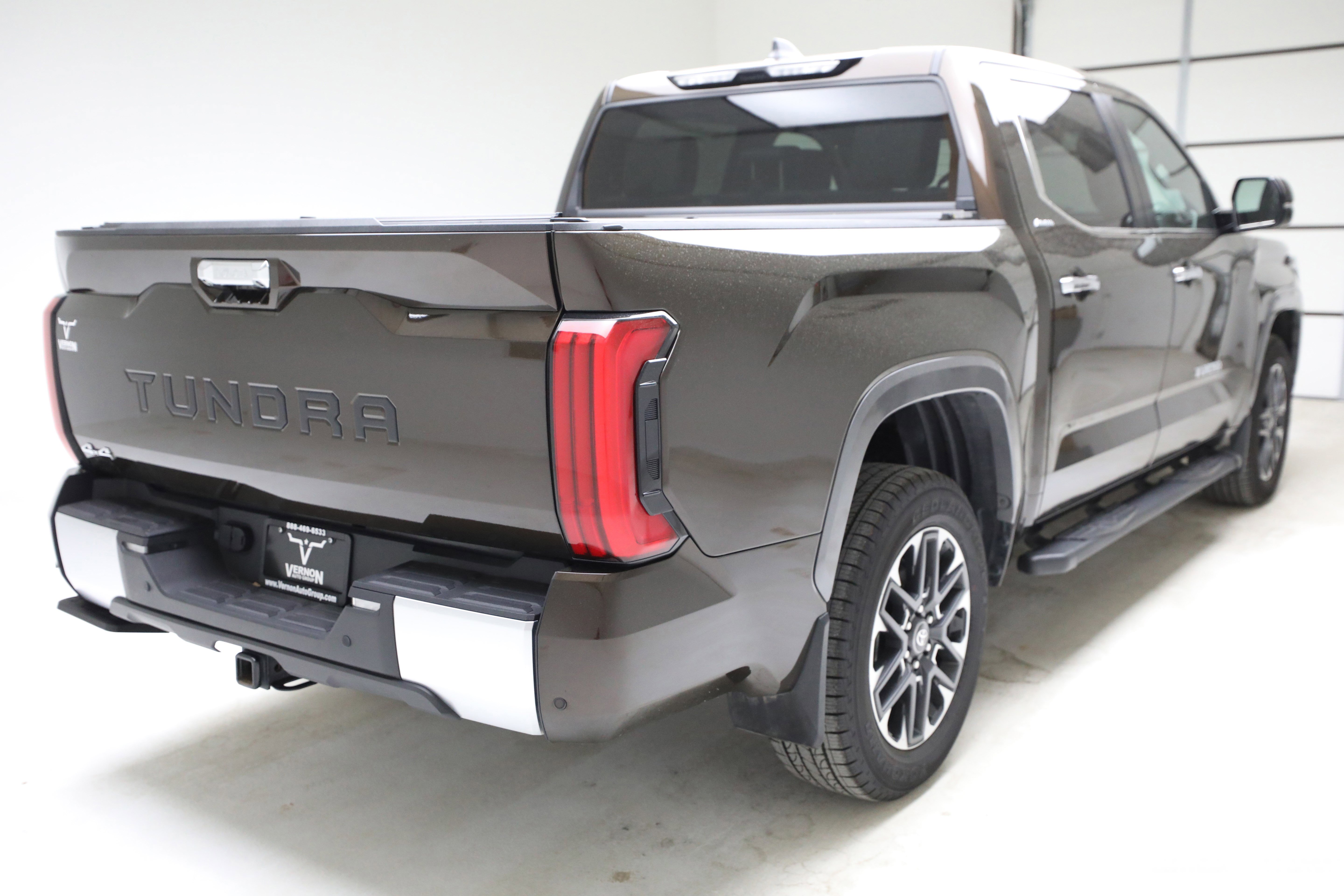 Used 2025 Toyota Tundra Limited w/ Power Package AWD/4WD image 5