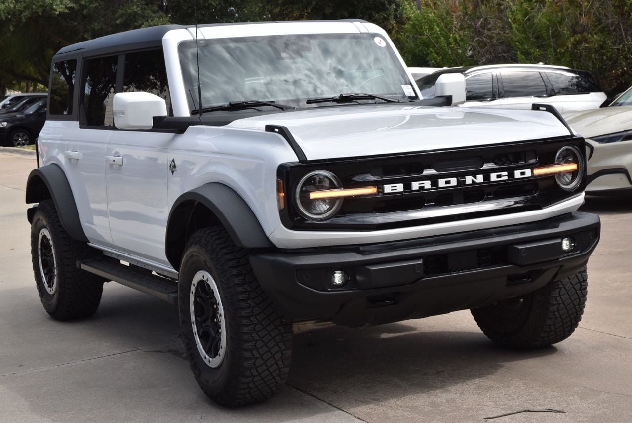Certified 2023 Ford Bronco Outer Banks w/ Sasquatch Package AWD/4WD image 4