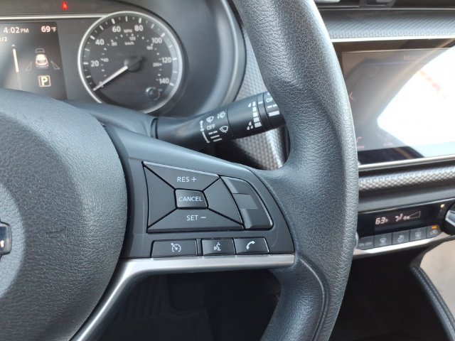 Used 2018 Nissan Kicks SV FWD image 24
