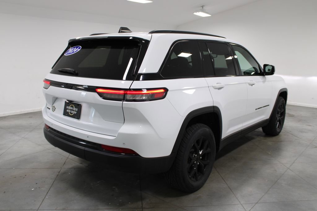 Used 2024 Jeep Grand Cherokee Altitude AWD/4WD image 10
