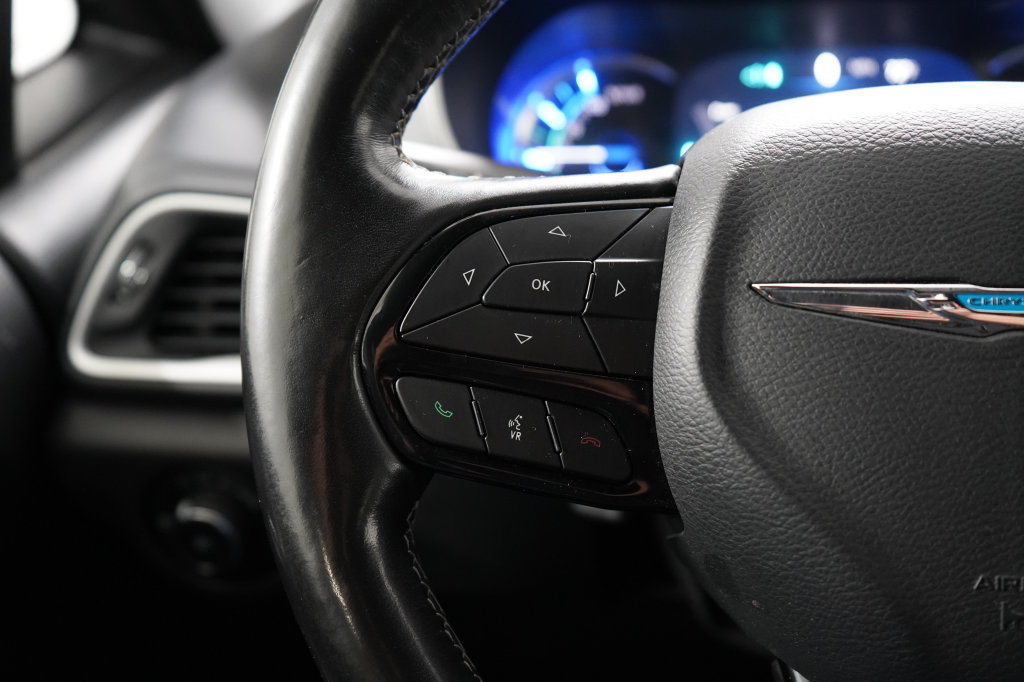 Used 2020 Chrysler Pacifica Touring-L w/ S Appearance Package FWD image 15
