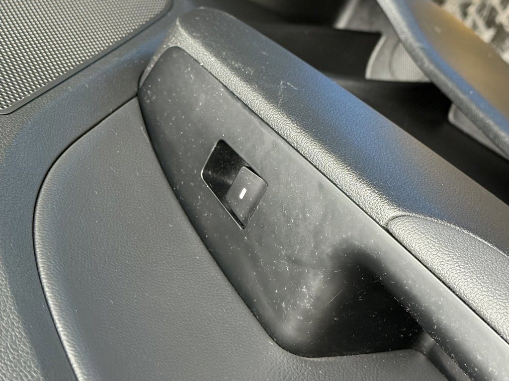 Used 2017 Hyundai Elantra Limited image 34