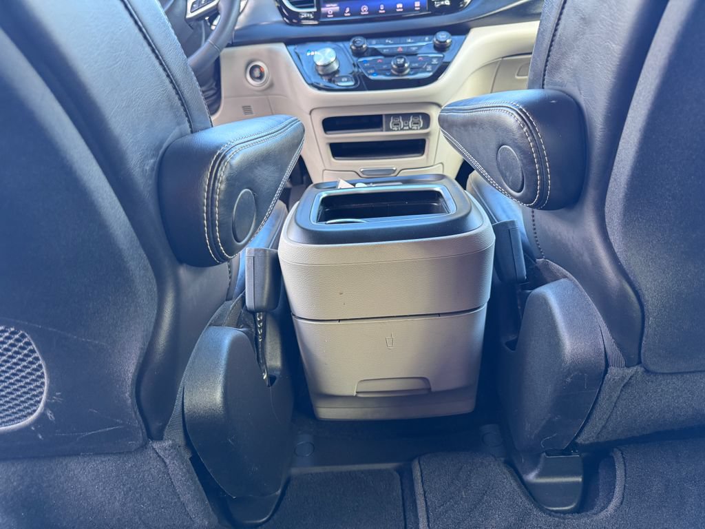 Used 2023 Chrysler Pacifica Touring-L FWD image 31