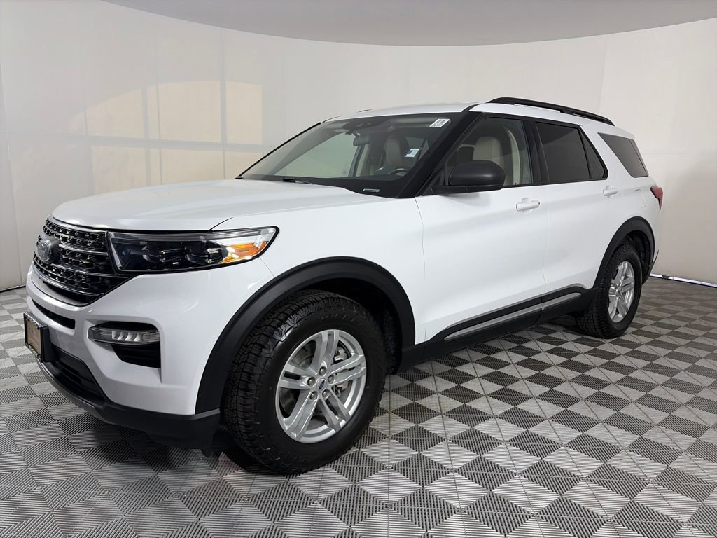 Certified 2022 Ford Explorer XLT w/ Equipment Group 202A image 3